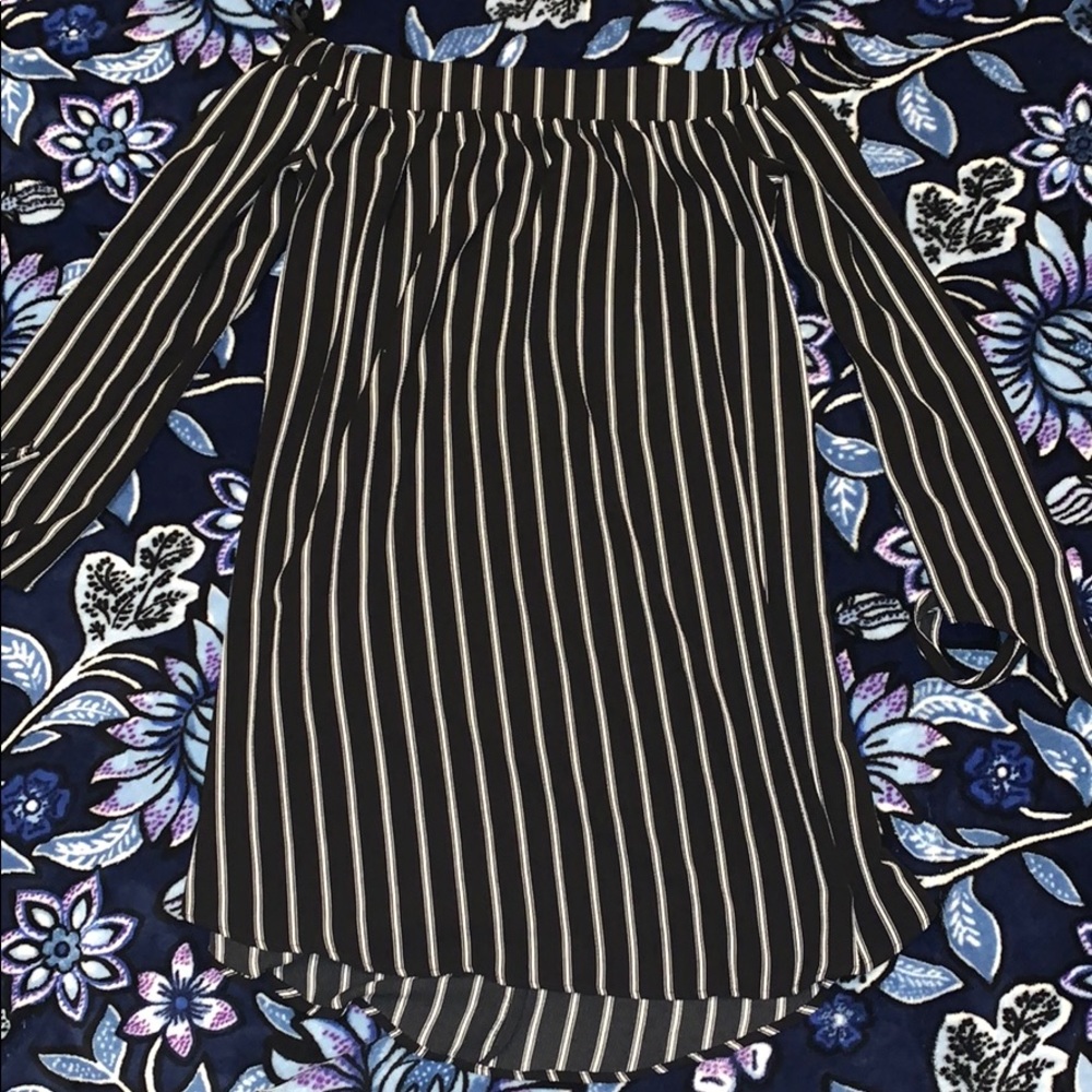 off the shoulder stripped t-shirt dress